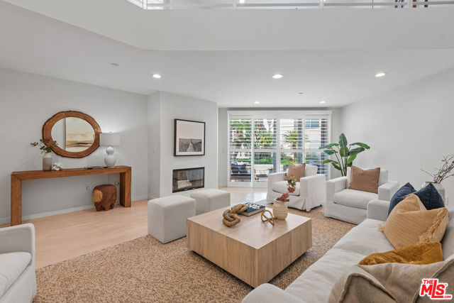 7301 Vista Del Mar, Playa del Rey CA: https://media.crmls.org/mediaz/2fbf9475-2505-4220-8fa0-42d334adec40.jpg