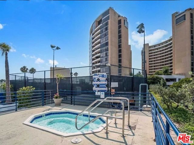 4265 Marina City Dr, Marina del Rey CA: https://media.crmls.org/mediaz/2fc02004-2087-47b9-b334-29af29048d9b.jpg