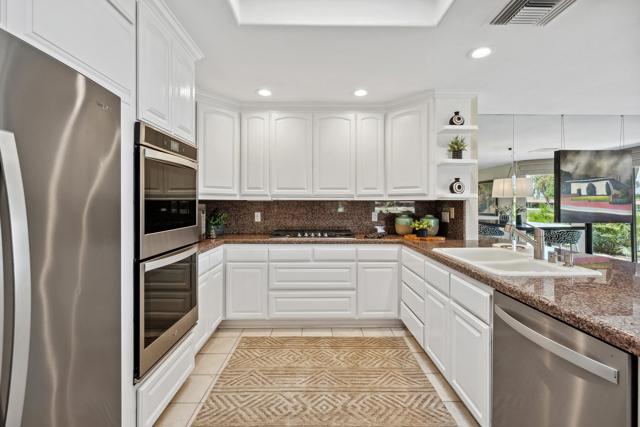 5 Barnard Court, Rancho Mirage CA: https://media.crmls.org/mediaz/2fc10800-a30e-496f-8c8a-29f9bfbad5bc.jpg
