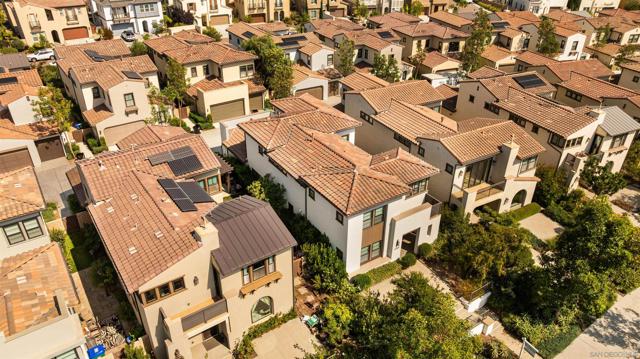 6749 Solterra Vista Pkwy, San Diego CA: https://media.crmls.org/mediaz/2fc15dc6-03e9-45ca-81b7-d81c45e82197.jpg