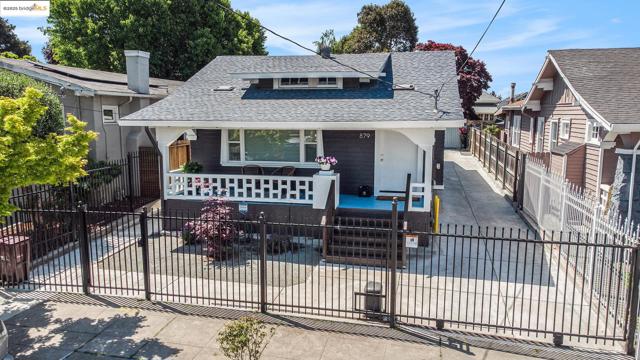 879 45Th St, Oakland CA: https://media.crmls.org/mediaz/2fc19d70-a49c-4e65-808b-acd5b735bc59.jpg