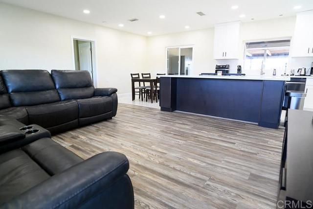 2394 Dryden Avenue, El Cajon CA: https://media.crmls.org/mediaz/2fc225bc-21c2-4e4e-b3bf-4ac2b493e853.jpg