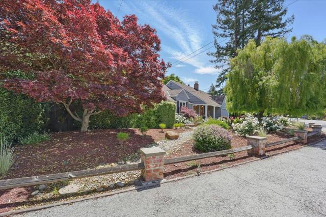 1633 Dallas Court, Los Altos CA: https://media.crmls.org/mediaz/2fc28338-a3a1-4bef-bea3-e29656bbad00.jpg