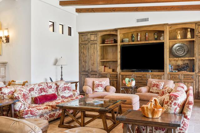 49006 Foxtail Lane, Palm Desert CA: https://media.crmls.org/mediaz/2fc2a264-923b-44cd-9f20-a84058668d8c.jpg