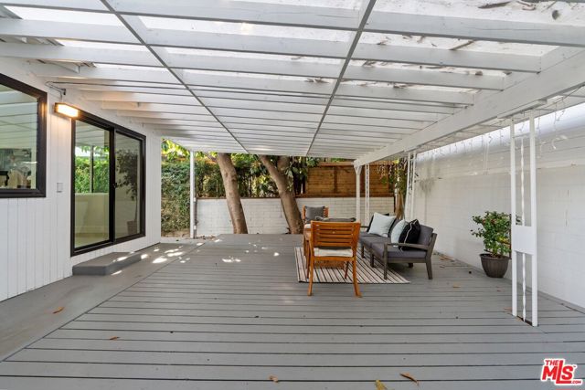 5413 Halbrent Avenue, Sherman Oaks CA: https://media.crmls.org/mediaz/2fc2da65-52d9-4799-914d-a828572d957b.jpg