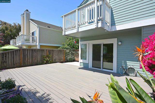 27 Shepardson, Alameda CA: https://media.crmls.org/mediaz/2fc40845-f2ef-4dce-94d3-e6b08b2281fe.jpg