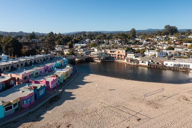 1890 Wharf Road, Capitola CA: https://media.crmls.org/mediaz/2fc4337d-4411-405e-bbe3-fdfe3c34a814.jpg