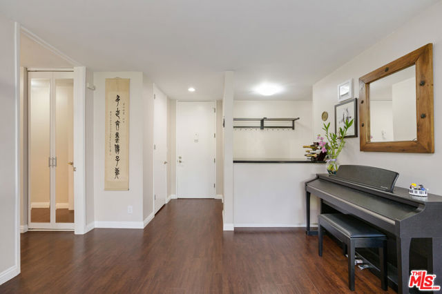 6050 CANTERBURY Drive, F109 photo 8