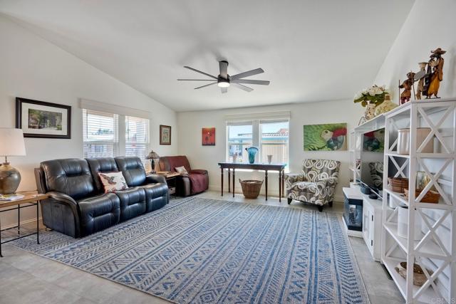 2280 E Valley Parkway, Escondido CA: https://media.crmls.org/mediaz/2fc4c328-0961-495b-b79d-379bec6e171e.jpg