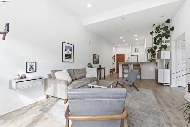 630 Thomas L Berkley Way, Oakland CA: https://media.crmls.org/mediaz/2fc4f264-2809-4c01-9aa9-ebc48c485abe.jpg