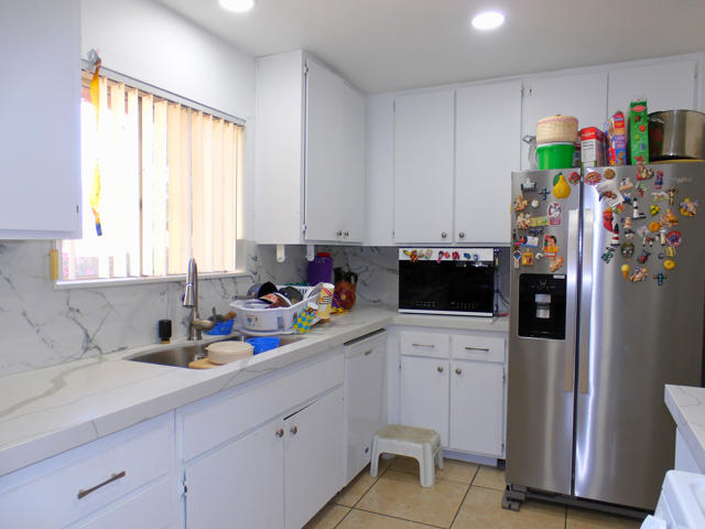 13547 Caliente Drive, Desert Hot Springs CA: https://media.crmls.org/mediaz/2fc57ac5-8100-4ca7-bc96-767e6c2e4a64.jpg