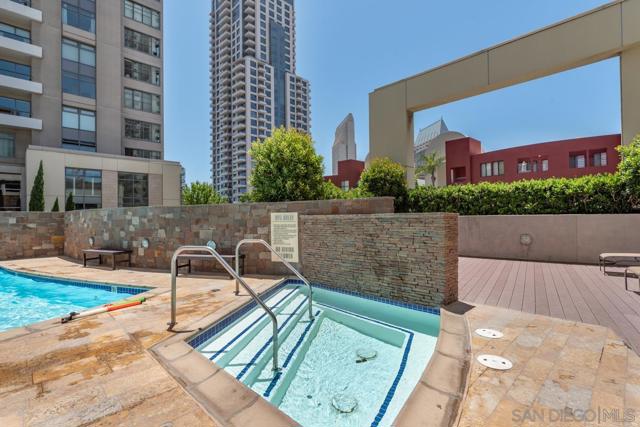 645 Front St, San Diego CA: https://media.crmls.org/mediaz/2fc6466a-fac3-433f-93b3-fe14f38cbff3.jpg
