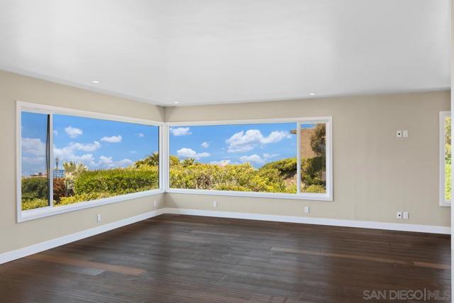 7246 Rue De Roark, La Jolla CA: https://media.crmls.org/mediaz/2fc66a52-54dd-4211-84b6-3fb1b2804d87.jpg