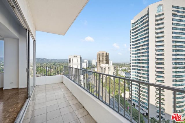 10501 Wilshire Boulevard, Los Angeles, California 90024, 2 Bedrooms Bedrooms, ,2 BathroomsBathrooms,Condominium,For Sale,Wilshire,24430175