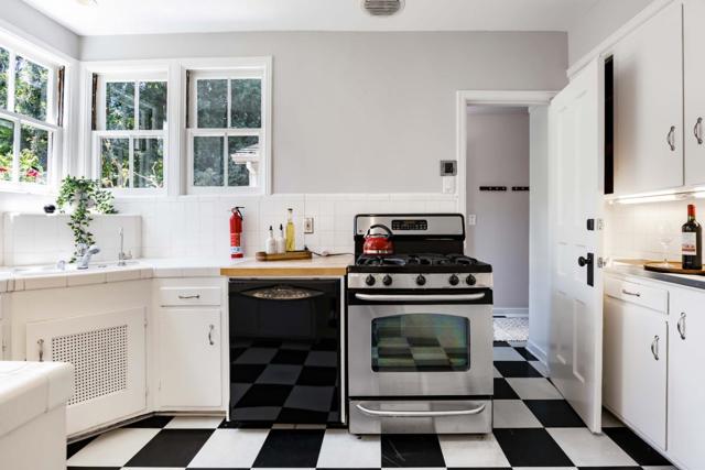 128 Cornell Road, Menlo Park CA: https://media.crmls.org/mediaz/2fc72e0b-9f70-425a-9cec-84e24b9f95ff.jpg