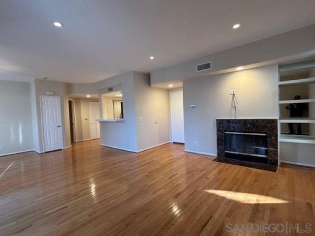 8641 Via Mallorca, La Jolla CA: https://media.crmls.org/mediaz/2fc7921b-9749-4c0a-968c-46c6fa2793ec.jpg