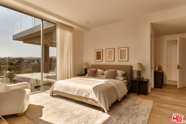 8899 Beverly Boulevard, West Hollywood CA: https://media.crmls.org/mediaz/2fc7bbcd-b961-410c-b243-4862560508c9.jpg