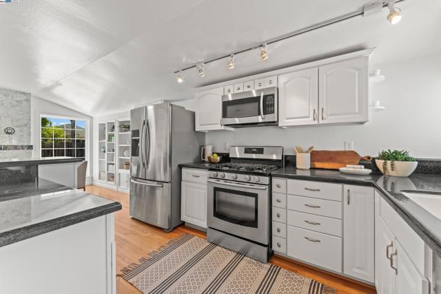 6793 Flanders Dr, Newark CA: https://media.crmls.org/mediaz/2fc7c418-e588-408a-bf56-1833d7bbc939.jpg