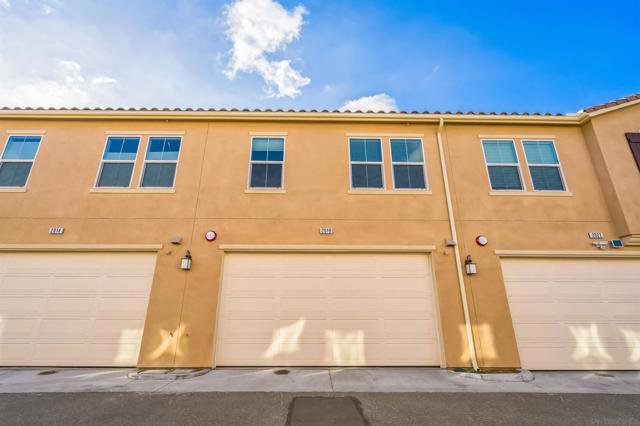 2018 Barite St, Spring Valley CA: https://media.crmls.org/mediaz/2fc7eca9-203c-455e-b61a-ac39b8d97154.jpg