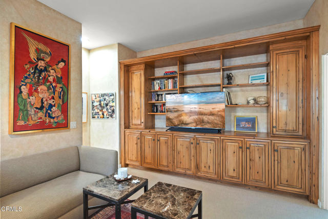 1571 Mandalay Beach Road, Oxnard CA: https://media.crmls.org/mediaz/2fc80048-1723-47ab-87df-2ee5c2c782cb.jpg