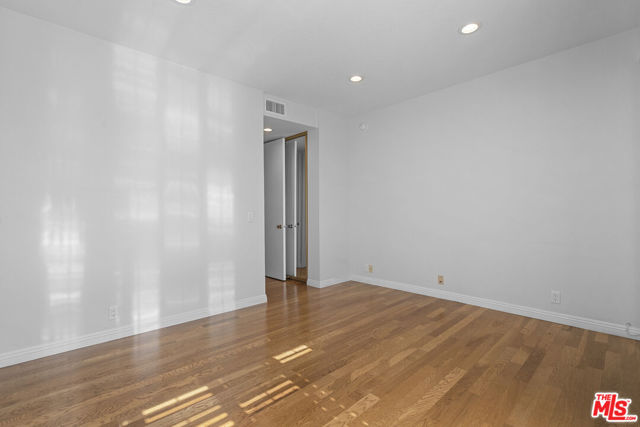 4477 Wilshire Boulevard, Los Angeles CA: https://media.crmls.org/mediaz/2fc8208c-4d77-4956-bdb8-0022c5ac429f.jpg