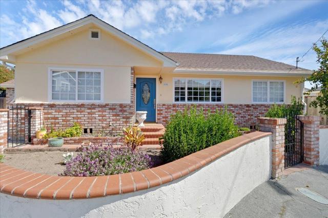 670 Van Buren Circle, Monterey CA: https://media.crmls.org/mediaz/2fc84e64-1f1c-4267-a83f-cea7636eaf78.jpg