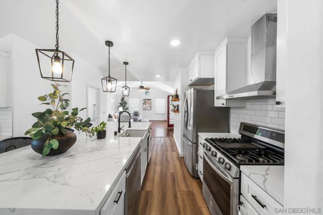 516 Bonito Avenue, Imperial Beach CA: https://media.crmls.org/mediaz/2fc90519-1cd2-4acd-b0bb-c9fd6b300727.jpg