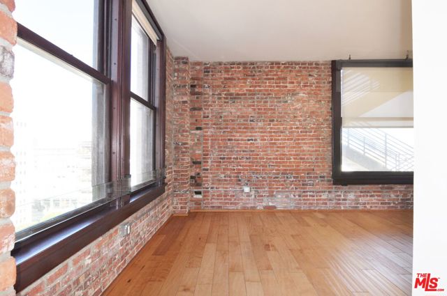 460 S Spring Street, Los Angeles CA: https://media.crmls.org/mediaz/2fc9288c-73b6-4fc5-ba7a-06eeb37b562e.jpg