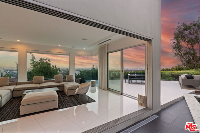 1377 Miller Place, Los Angeles CA: https://media.crmls.org/mediaz/2fc9b030-078e-4bbb-b4a8-797ca2b8ca43.jpg