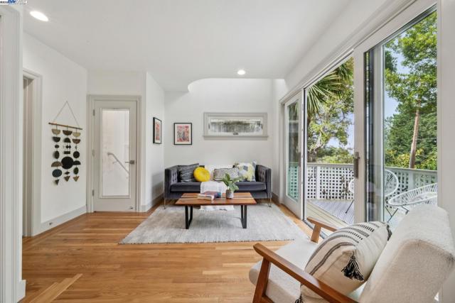 198 BRET HARTE ROAD, Berkeley CA: https://media.crmls.org/mediaz/2fca4e28-5c76-4491-a393-88111694fe45.jpg
