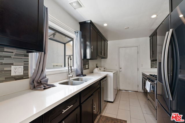 328 E Plymouth Street, Inglewood CA: https://media.crmls.org/mediaz/2fcb7837-9e5a-40c8-849f-e430101425ab.jpg