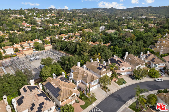 4370 Park Monte Nord, Calabasas CA: https://media.crmls.org/mediaz/2fcb9fc9-4913-462a-97b7-2ec6d186ae7c.jpg