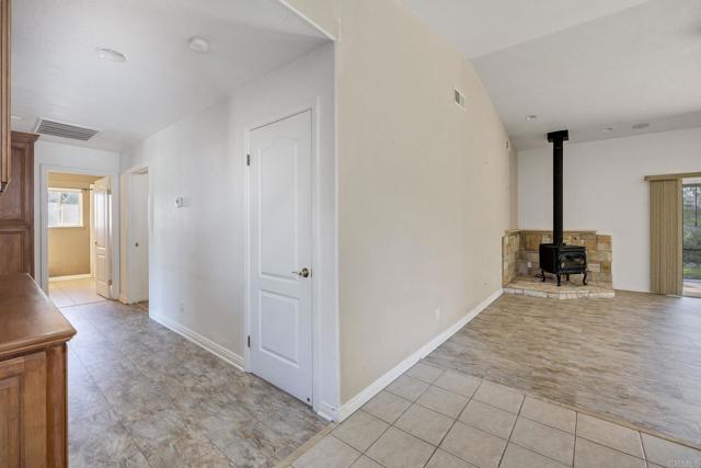 Detail Gallery Image 8 of 53 For 1420 Wilshire Rd, Fallbrook,  CA 92028 - 3 Beds | 2/1 Baths