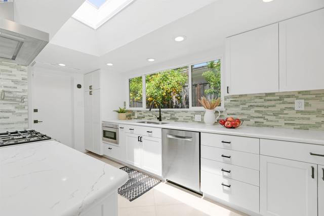 5893 Highwood Rd, Castro Valley CA: https://media.crmls.org/mediaz/2fcbde29-d374-4e21-8d94-6ba26808cc89.jpg