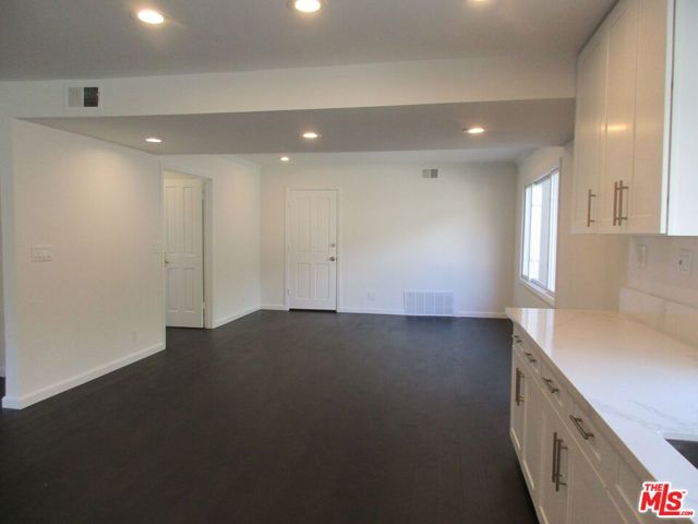 28436 Lomo Drive, Rancho Palos Verdes CA: https://media.crmls.org/mediaz/2fcc7552-c502-4eb7-a0c3-0058b3639301.jpg