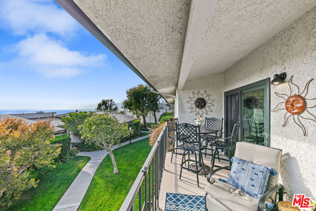 6789 Seawatch Lane, Malibu CA: https://media.crmls.org/mediaz/2fcc9950-b8ee-4153-b65d-5d63d7b2c6eb.jpg
