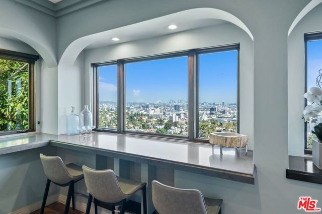 Breakfast Bar with views!