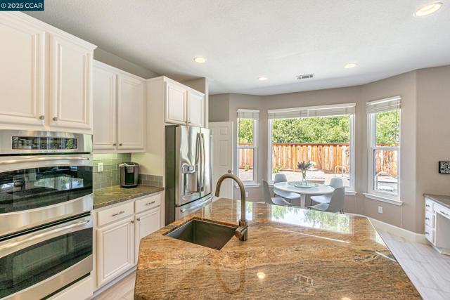 1039 Rolling Woods Way, Concord CA: https://media.crmls.org/mediaz/2fcca4e5-395f-41f5-8e13-6ef2028c407c.jpg