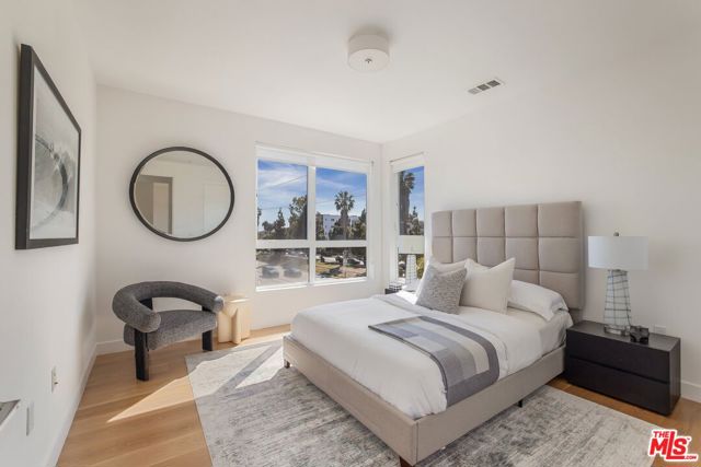 11724 Culver Boulevard, Los Angeles CA: https://media.crmls.org/mediaz/2fccd913-667b-43df-ba05-000e462e9558.jpg