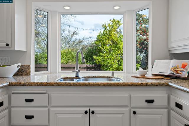 2080 Essenay Ave, Walnut Creek CA: https://media.crmls.org/mediaz/2fcce124-c5d2-460e-bdd5-fc8e255ef893.jpg