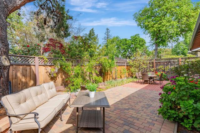 3135 Alameda De Las Pulgas, Menlo Park CA: https://media.crmls.org/mediaz/2fcce6b2-2f6b-4950-95e0-662c55296028.jpg