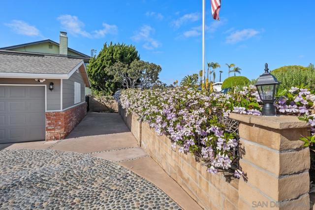 4010 Paducah Dr, San Diego CA: https://media.crmls.org/mediaz/2fcd4562-98aa-4e78-8dc6-a4ded3dce61c.jpg