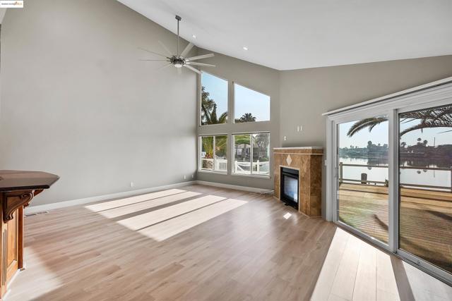 4730 Spinnaker Way, Discovery Bay CA: https://media.crmls.org/mediaz/2fcd481e-d644-4a3a-89f9-9013a6d44ed8.jpg