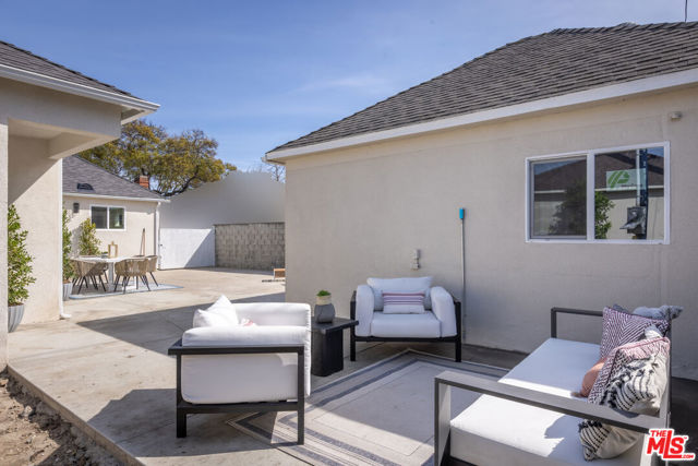 3827 S Victoria Avenue, View Park CA: https://media.crmls.org/mediaz/2fce0d54-e609-45ee-8334-d6d1265057c0.jpg