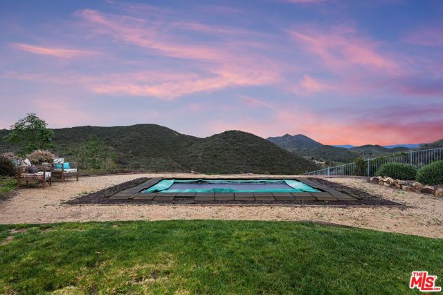 5105 Via El Cerro, Newbury Park CA: https://media.crmls.org/mediaz/2fce6506-df38-45be-a971-46860ff7e6d1.jpg