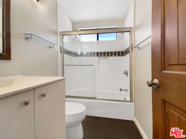 5996 Birdie Drive, La Verne CA: https://media.crmls.org/mediaz/2fcef128-3d57-42db-9a6e-14308664b77f.jpg