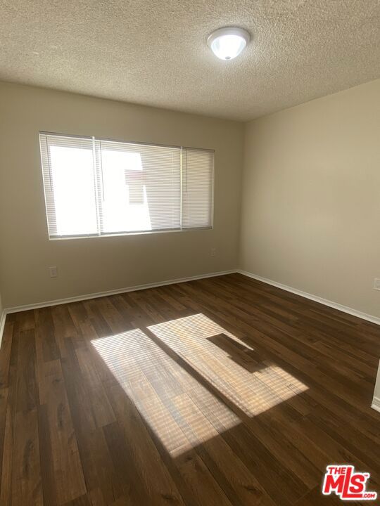 639 E Avenue J, Lancaster CA: https://media.crmls.org/mediaz/2fcf0851-6e3c-4633-b14b-3e1976755e8b.jpg