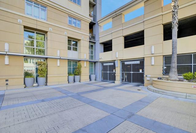 175 W Saint James Street, San Jose CA: https://media.crmls.org/mediaz/2fcf7aa8-1cca-4d61-9c32-bbd0ec9eacf8.jpg