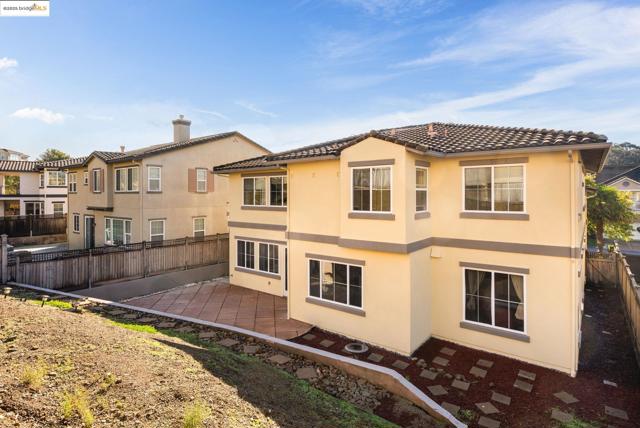 30 Arundel Dr, Hayward CA: https://media.crmls.org/mediaz/2fcf7deb-80f1-41bc-bfd2-e6a6cd186c02.jpg