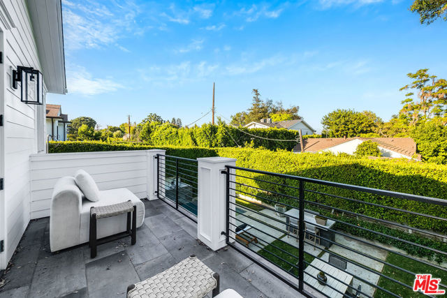 4402 Ledge Avenue, Toluca Lake CA: https://media.crmls.org/mediaz/2fcf8636-8f12-448e-9483-2e05f61eb046.jpg